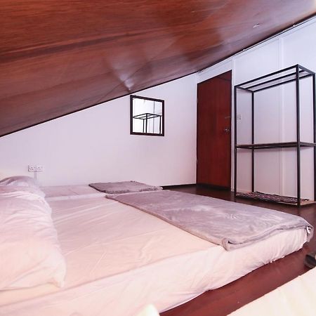 Spot On 90141 Threehouse Bed & Breakfast クチン エクステリア 写真