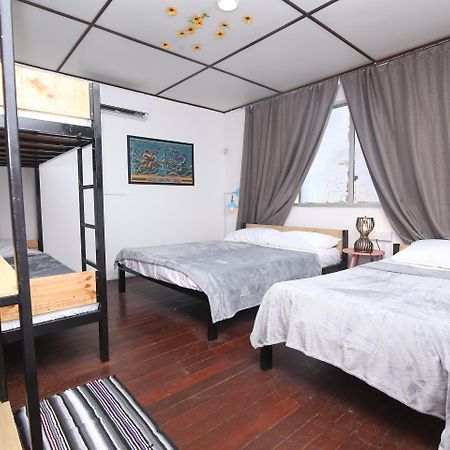 Spot On 90141 Threehouse Bed & Breakfast クチン エクステリア 写真
