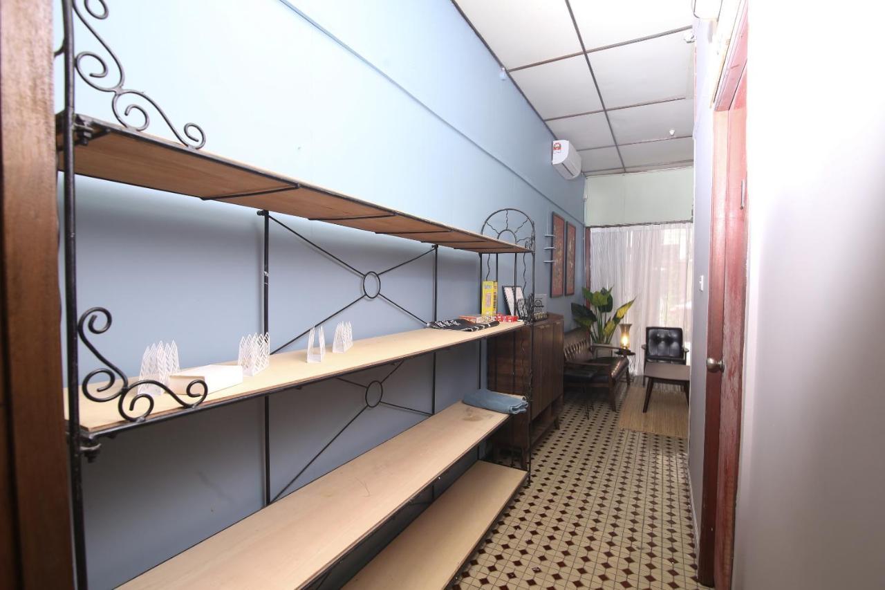 Spot On 90141 Threehouse Bed & Breakfast クチン エクステリア 写真