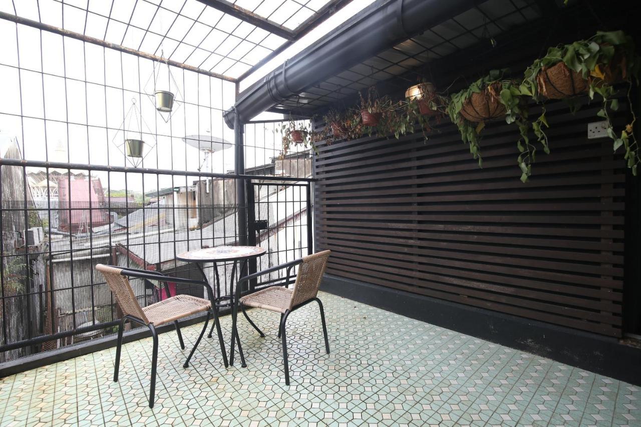 Spot On 90141 Threehouse Bed & Breakfast クチン エクステリア 写真