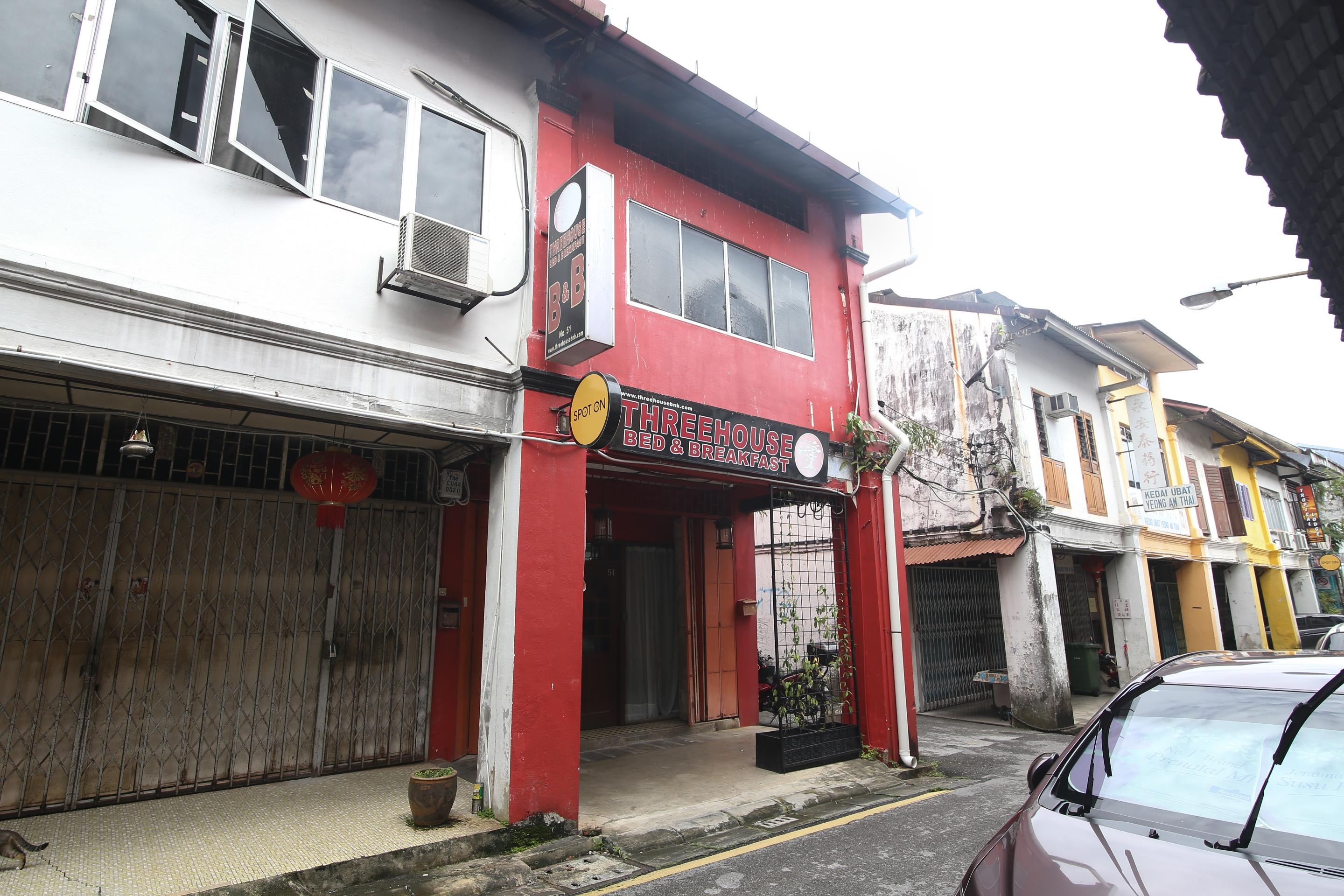 Spot On 90141 Threehouse Bed & Breakfast クチン エクステリア 写真