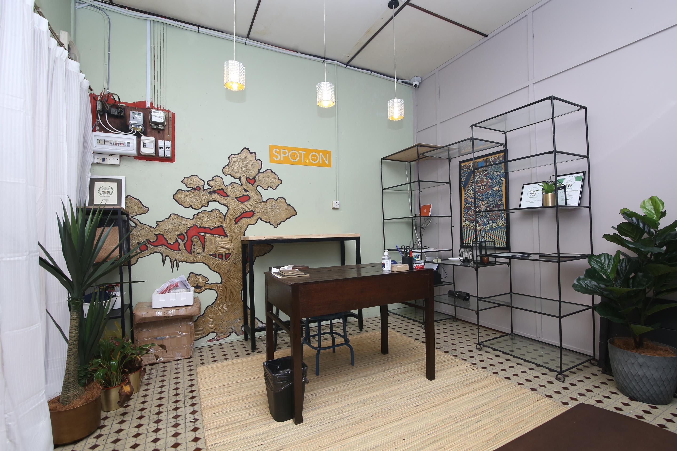 Spot On 90141 Threehouse Bed & Breakfast クチン エクステリア 写真