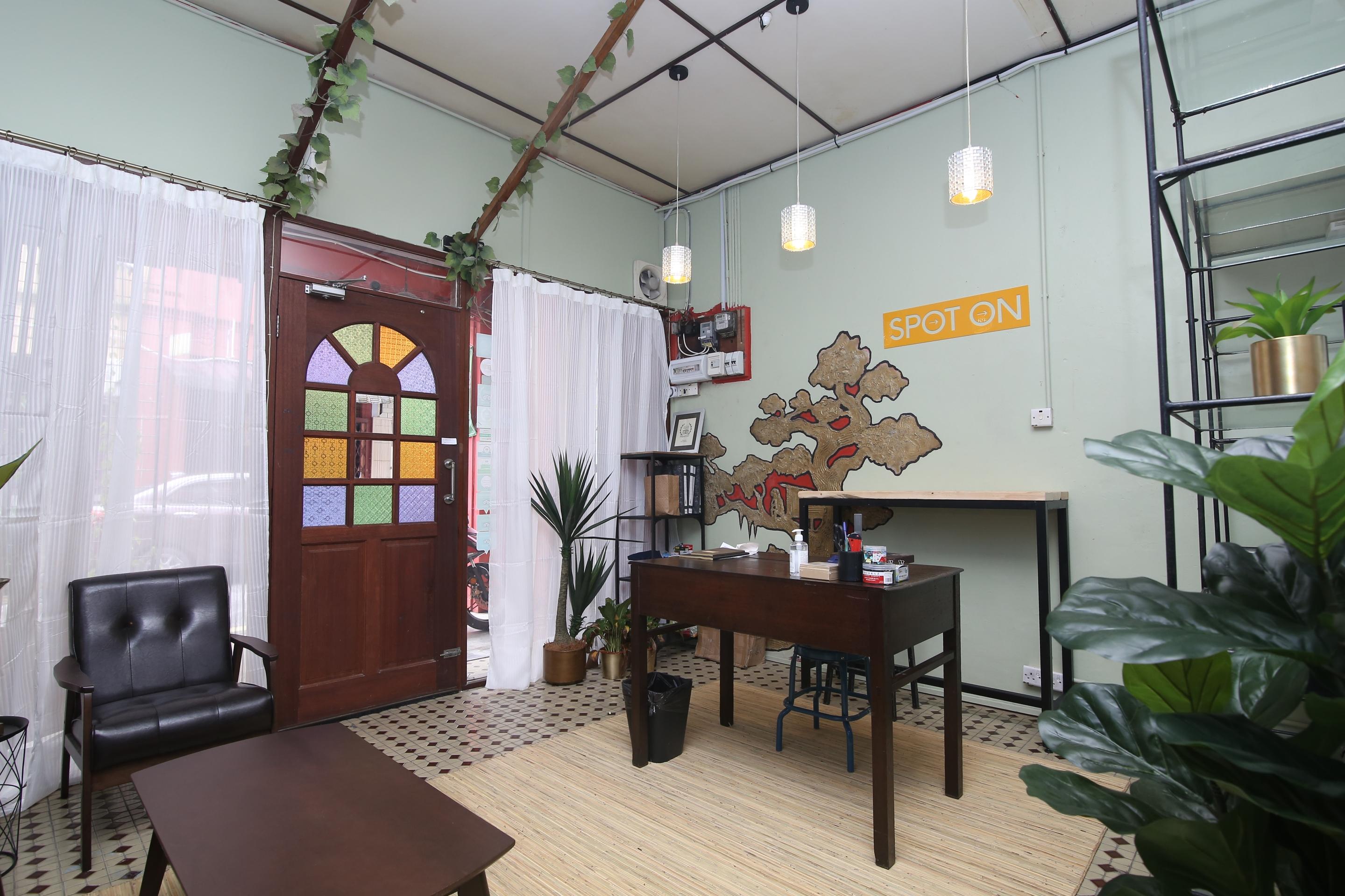 Spot On 90141 Threehouse Bed & Breakfast クチン エクステリア 写真